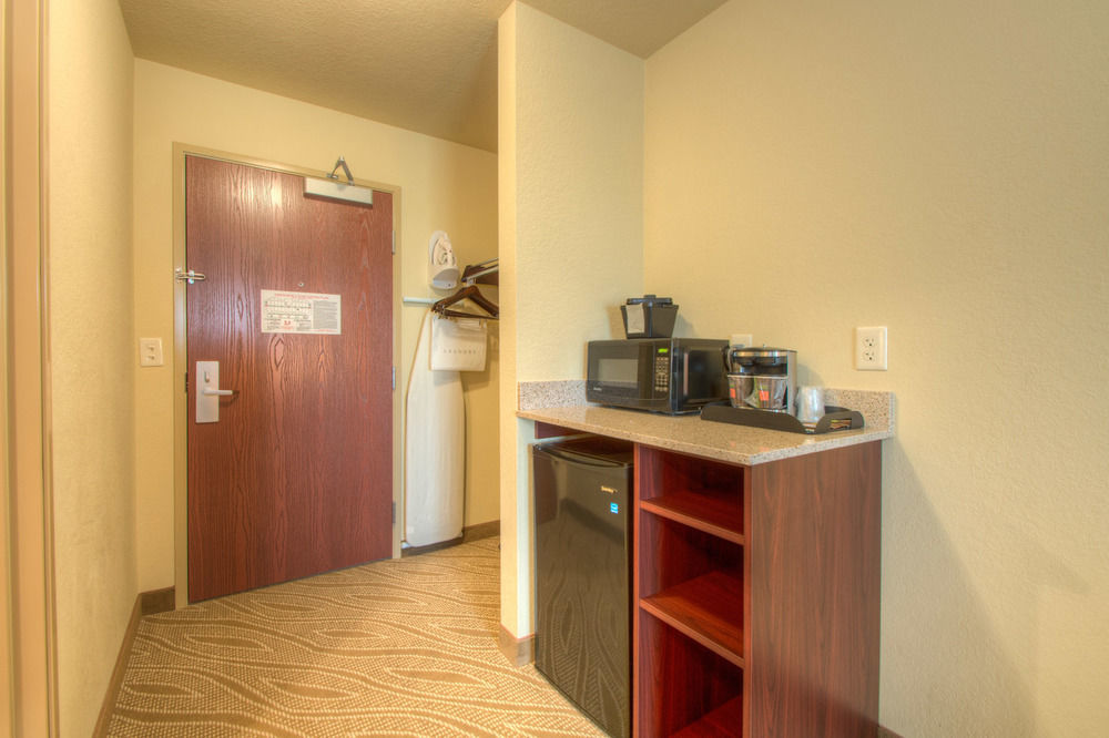 Cobblestone Inn & Suites - Holyoke Exteriör bild