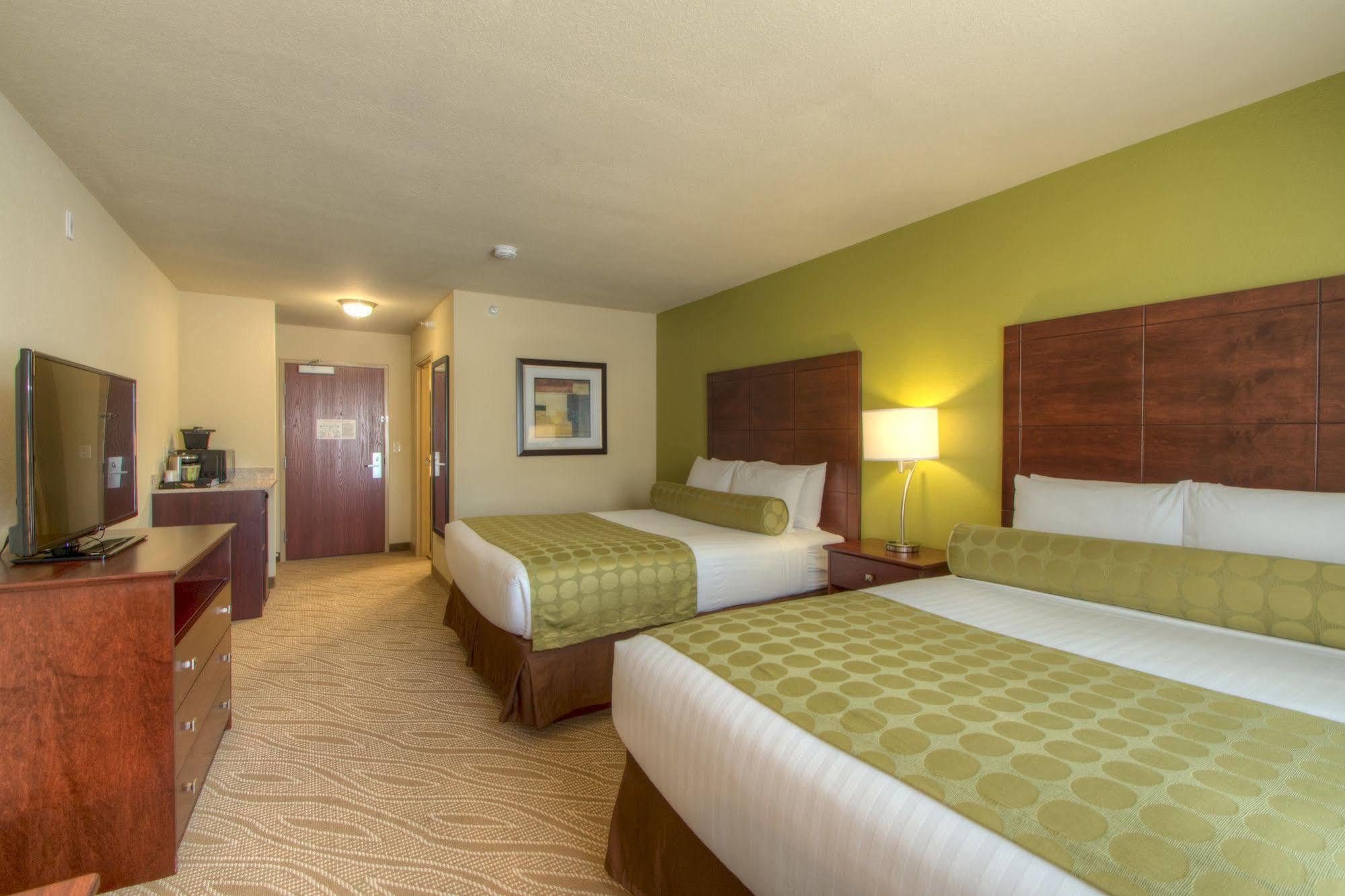 Cobblestone Inn & Suites - Holyoke Exteriör bild
