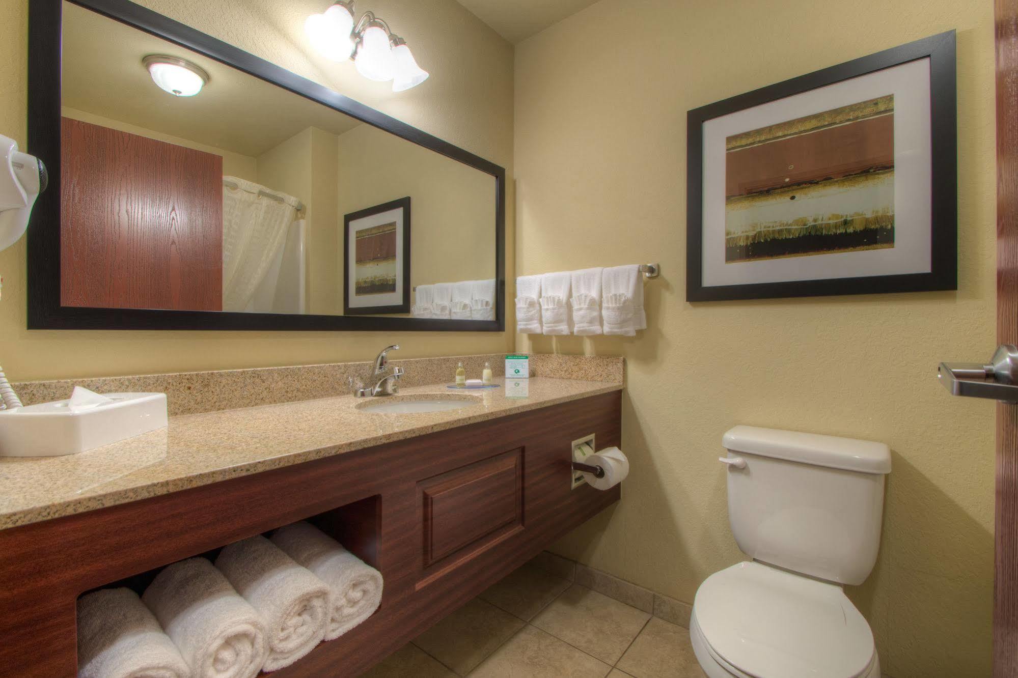 Cobblestone Inn & Suites - Holyoke Exteriör bild