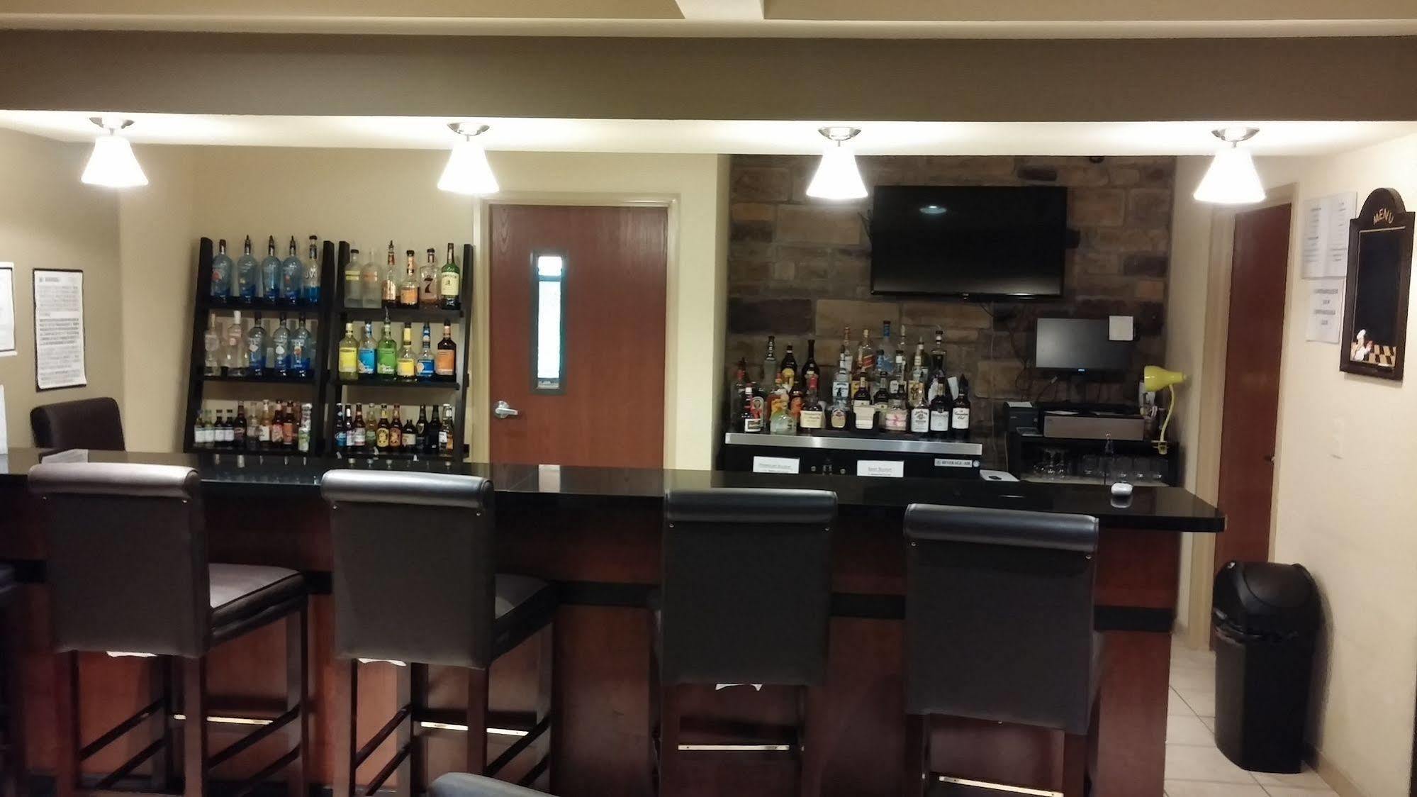 Cobblestone Inn & Suites - Holyoke Exteriör bild